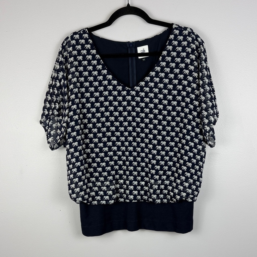 CAbi Parade Chic Blue White Elephant Print V-Neck Cap Sleeves Medium Blouse - Picture 2 of 12
